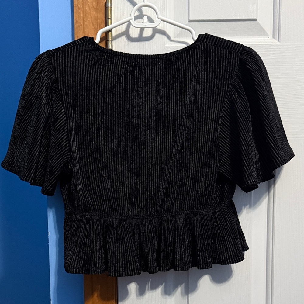 Urban Outfitters Black Ruffle Sleeve Top - Picture 4 of 4